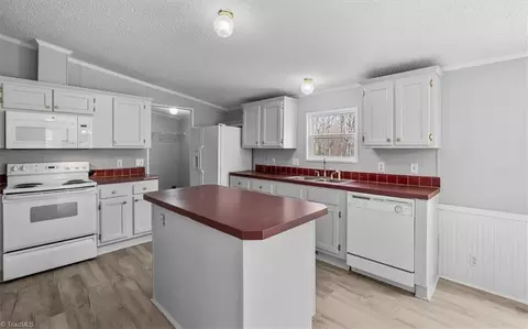 2324 Steppingstone Ln, Asheboro, NC 27205 photo 8