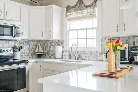 Kitchen - 359 River Pointe, Lexington, NC 27292 photo 2 of 5
