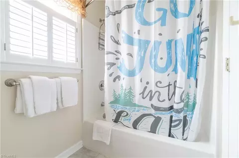 Bath - 359 River Pointe, Lexington, NC 27292 photo 4 of 4