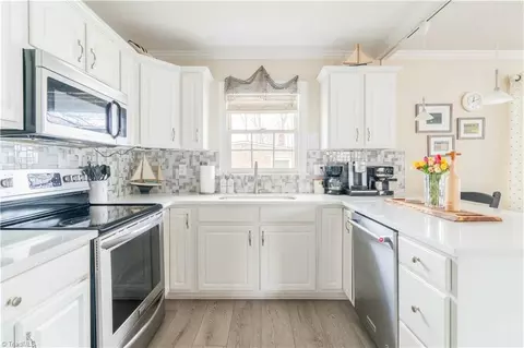 Kitchen - 359 River Pointe, Lexington, NC 27292 photo 3 of 5
