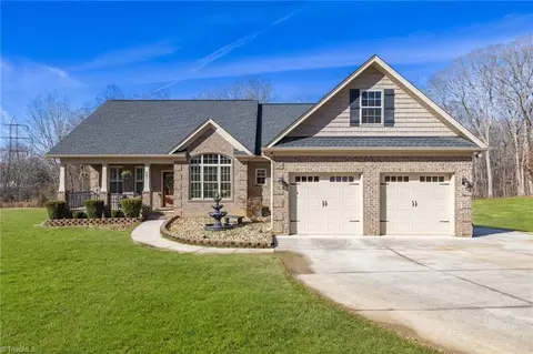 485 Trenton Ln, Thomasville, NC 27360