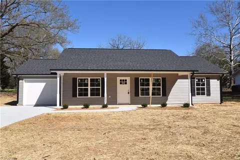 1653 Reynolds Forest Dr, Winston Salem, NC 27107