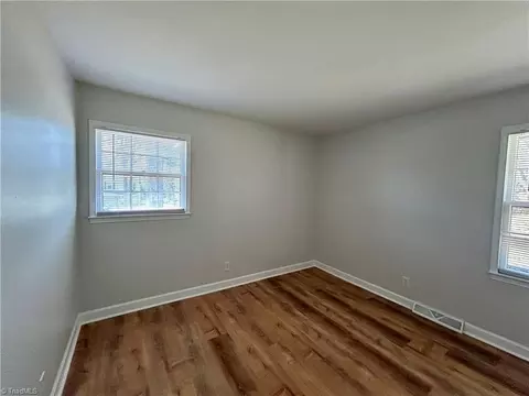 Bedroom - 2001 Briarcliff Dr, High Point, NC 27265 photo 2 of 8