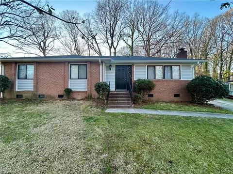 2001 Briarcliff Dr, High Point, NC 27265