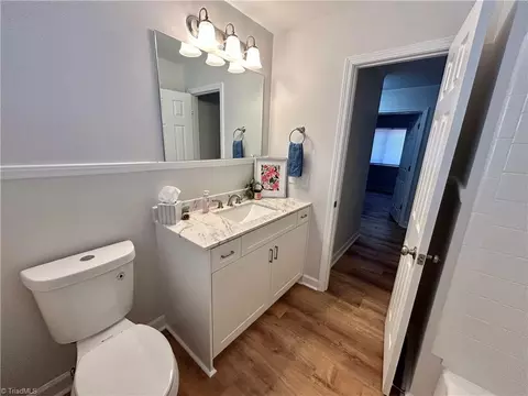 Bath - 2001 Briarcliff Dr, High Point, NC 27265 photo 3 of 6