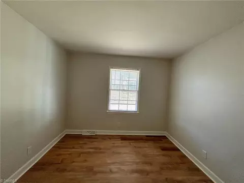 Bedroom - 2001 Briarcliff Dr, High Point, NC 27265 photo 5 of 8