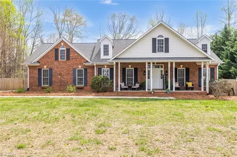 210 Roberson Ln, Reidsville, NC 27320