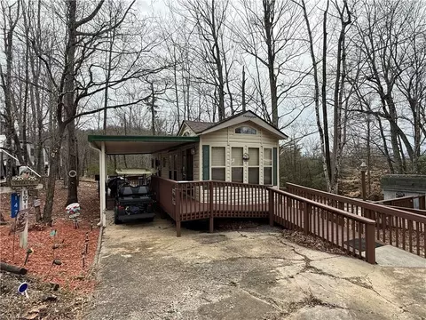 147 Laurelwood Ln, Traphill, NC 28685