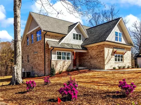 1827 Songbird Ln, Lewisville, NC 27023