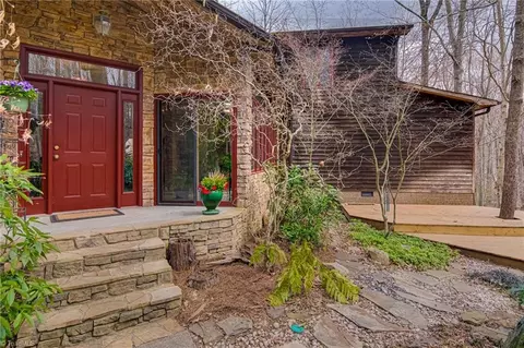 7028 Discovery Ln, Walkertown, NC 27051