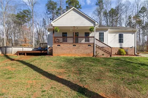 2510 Henley Ln, Walkertown, NC 27051