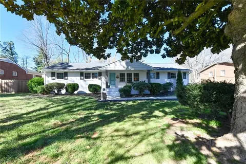403 Boxwood Dr, Greensboro, NC 27410