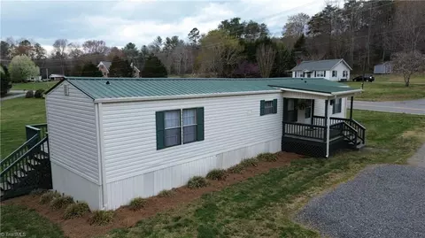 1312 Carter Mill Rd E, Elkin, NC 28621