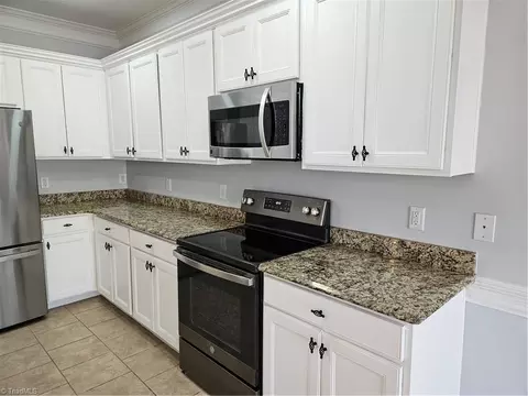 Kitchen - 2467 Bearded Iris Ln, High Point, NC 27265 photo 3 of 5