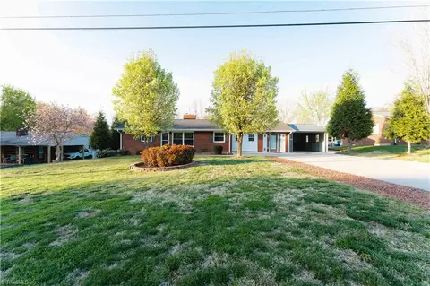 911 Rock Spring Dr, Winston Salem, NC 27105