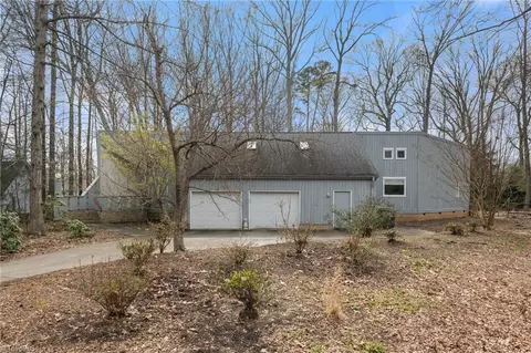 1217 Foxfire Dr, Greensboro, NC 27410