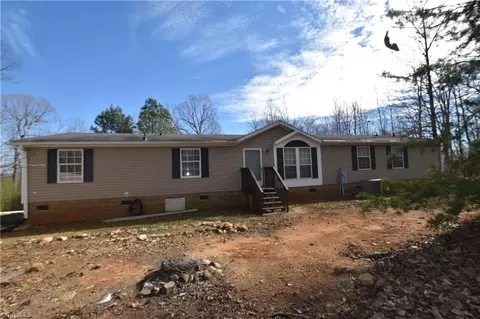 5566 Foothills Ct, Snow Camp, NC 27349