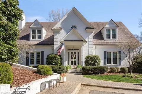 130 Sunset Cir #201, Greensboro, NC 27408