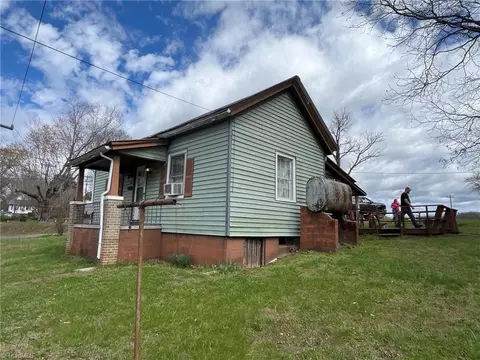 200 Short Morgan St, Eden, NC 27288