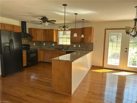207 Lakewood Dr, Mocksville, NC 27028
