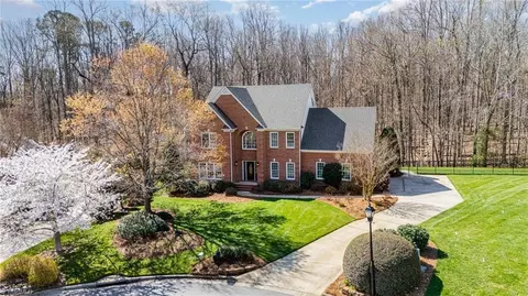 318 Winrow Dr, Jamestown, NC 27282