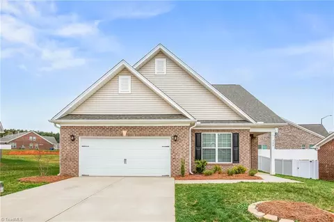 148 Crestland Dr, Kernersville, NC 27284