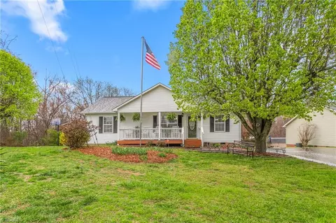 1027 Ball Park Rd, Thomasville, NC 27360