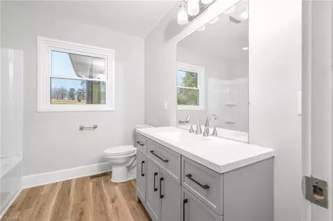 Bath - 909 King St E, King, NC 27021 photo 3 of 4