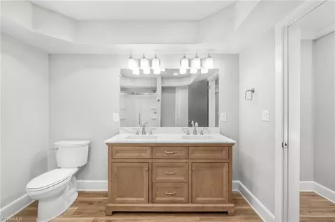 Bath - 909 King St E, King, NC 27021 photo 2 of 4
