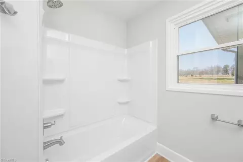 Bath - 909 King St E, King, NC 27021 photo 4 of 4