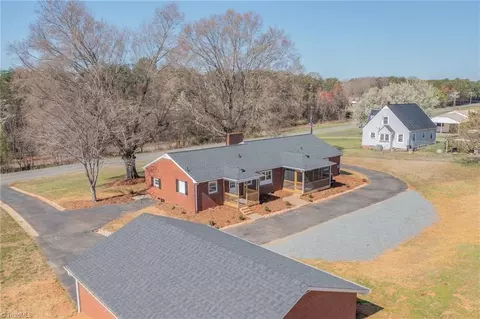 Exterior - 909 King St E, King, NC 27021 photo 2 of 4