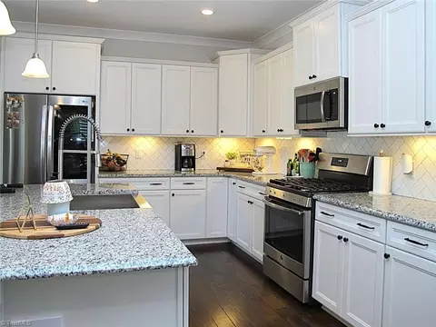 128 Habersham Ct, Lexington, NC 27295