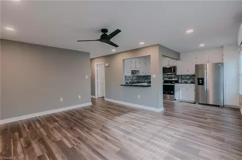 1709 Main St N, Mount Airy, NC 27030