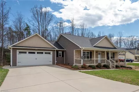 117 Calloway Ct, King, NC 27021