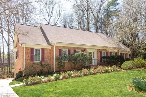 6 Holly Crest Ct, Greensboro, NC 27410