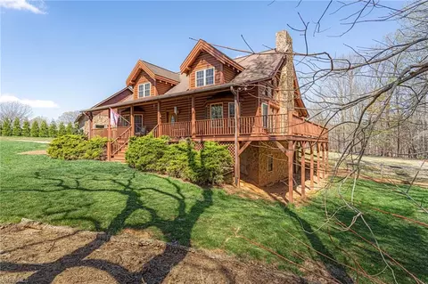 5543 Macy Grove Rd, Kernersville, NC 27284