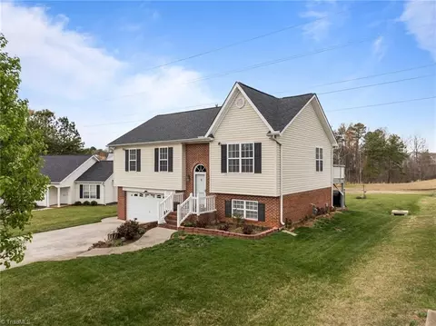 3855 Eagleston Ct, High Point, NC 27265