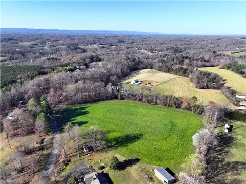 001 Edwards Blackburn Rd, Elkin, NC 28621