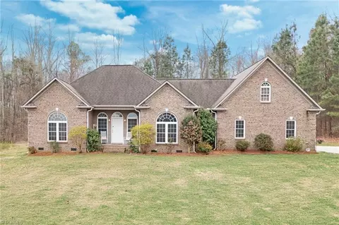 156 Berryfield Ln, Lexington, NC 27295