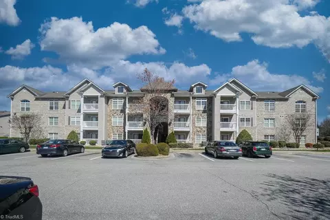 7102 Friendly Ave W #110, Greensboro, NC 27410