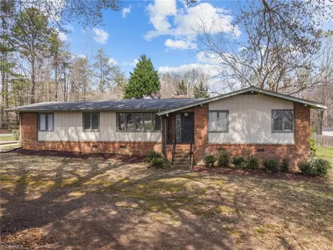2601 Peace Haven Dr, Pleasant Garden, NC 27313