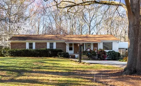 2302 Stadium Dr E, Eden, NC 27288