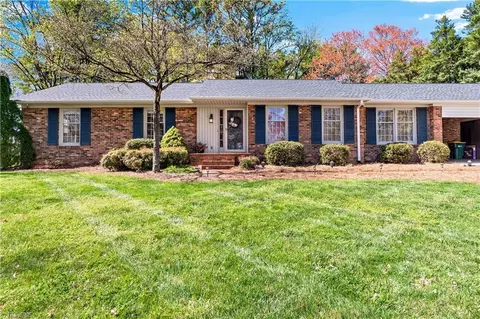 6850 Rollingwood Dr, Clemmons, NC 27012