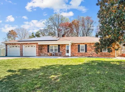 1308 Woodlyn St, Kernersville, NC 27284