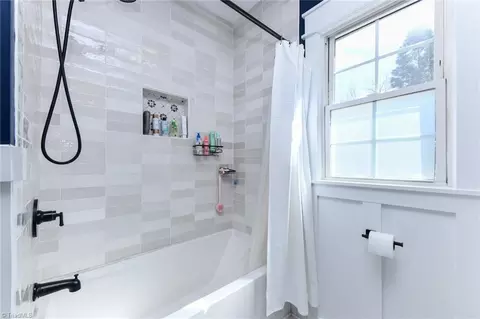 Bath - 407 Colonial Dr, High Point, NC 27262 photo 2 of 3