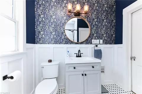 Bath - 407 Colonial Dr, High Point, NC 27262 photo 3 of 3