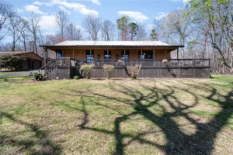 913 Crestview Church Rd, Asheboro, NC 27205