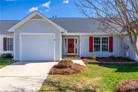 3583 Oak Chase Dr, High Point, NC 27265