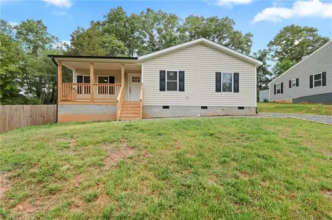 1005 Willow St, Eden, NC 27288