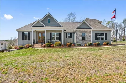 8844 Belews Ridge Rd, Stokesdale, NC 27357